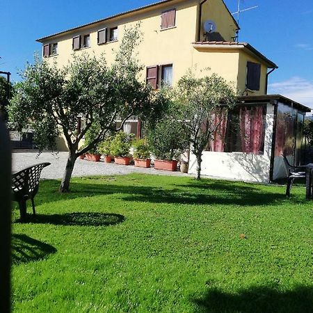 Bed and Breakfast Le Travi Sarzana Exterior foto