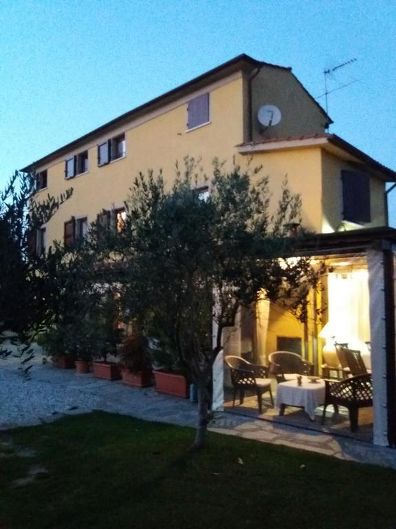 Bed and Breakfast Le Travi Sarzana Exterior foto