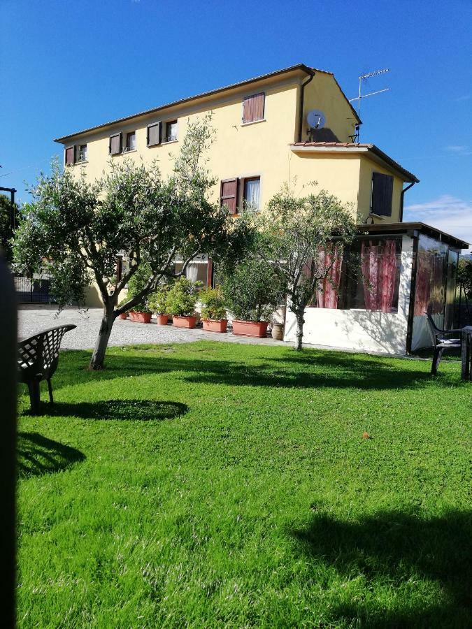 Bed and Breakfast Le Travi Sarzana Exterior foto