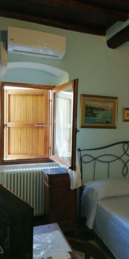 Bed and Breakfast Le Travi Sarzana Exterior foto